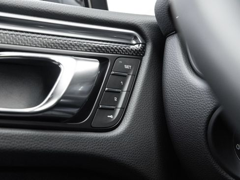 Certified 2026 Porsche Macan AWD/4WD image 18