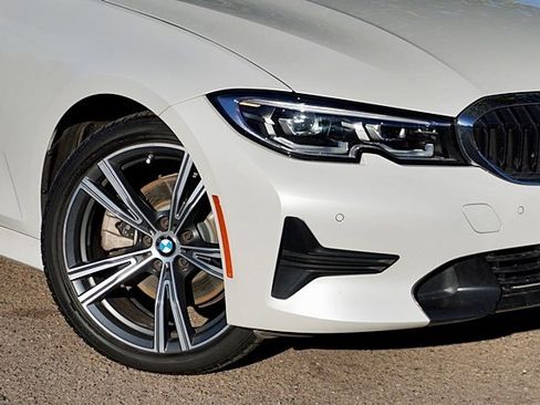 Used 2022 BMW 330i Sedan w/ Driving Assistance Package image 4