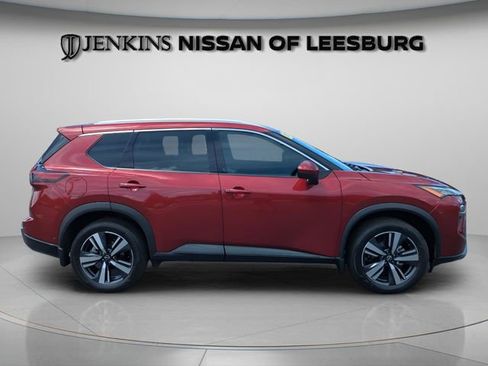 Certified 2025 Nissan Rogue SL FWD image 3