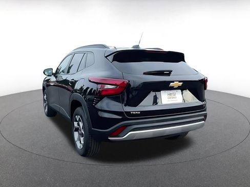 Used 2025 Chevrolet Trax LT image 11
