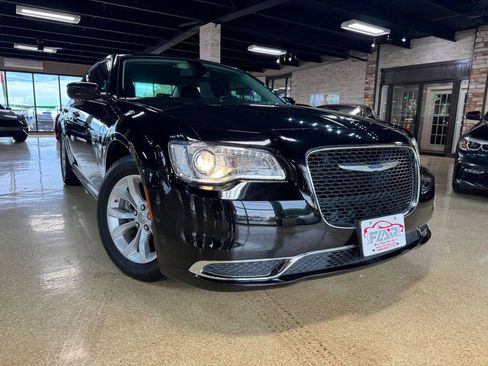 Used 2022 Chrysler 300 Touring RWD image 1