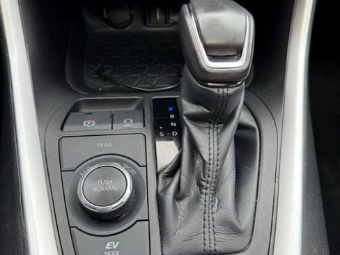 Used 2022 Toyota RAV4 XLE Premium AWD/4WD image 25