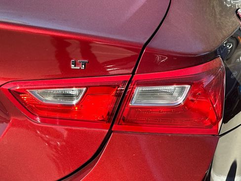 Used 2018 Chevrolet Malibu LT FWD image 32