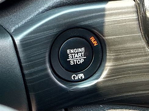 Used 2020 Jeep Grand Cherokee Altitude AWD/4WD image 9