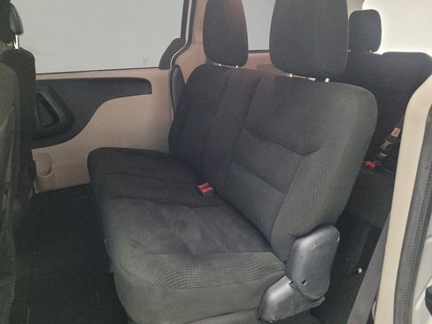 Used 2015 Dodge Grand Caravan American Value Package w/ UConnect Hands-Free Group image 18