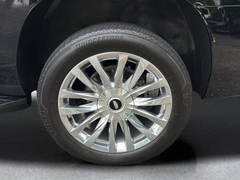 Certified 2024 Cadillac Escalade ESV Premium Luxury w/ LPO, Floor Liner Package AWD/4WD image 19