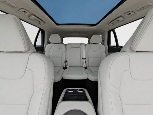 Certified 2025 Volvo XC90 T8 Core w/ Protection Package AWD/4WD image 17