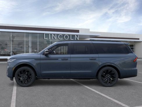New 2026 Lincoln Navigator L Reserve w/ Jet Appearance Package image 3