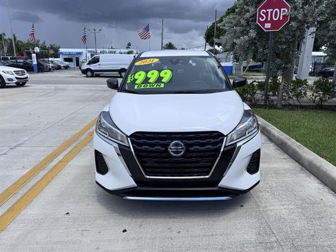 Used 2021 Nissan Kicks S FWD image 2