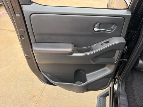 Used 2025 Nissan Frontier PRO-4X AWD/4WD image 14