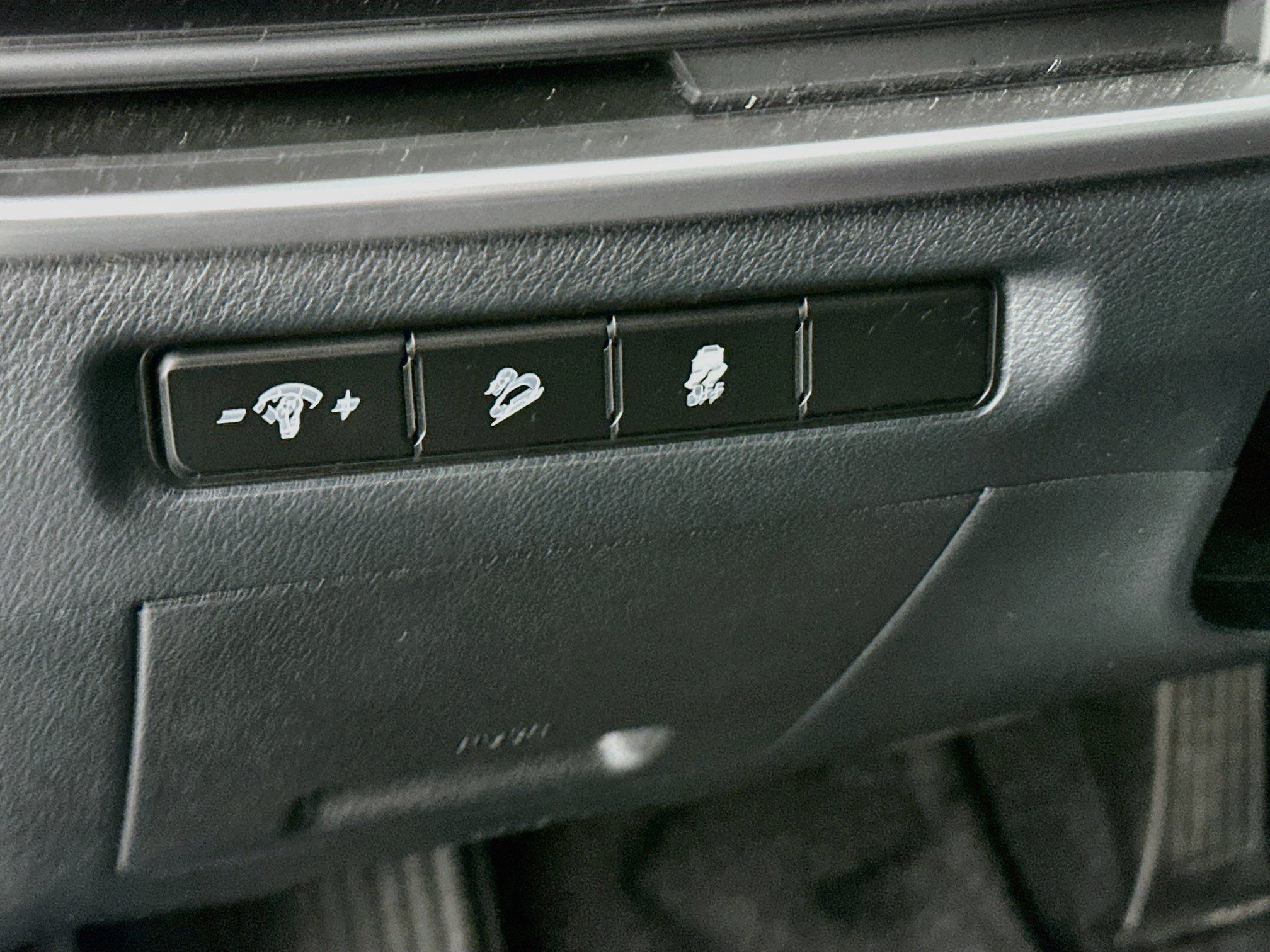 Used 2025 Kia Telluride LX FWD image 17