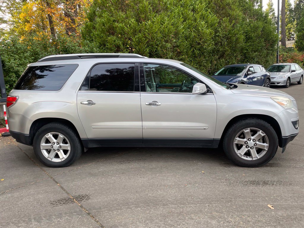Used 2008 Saturn Outlook XR w/ Premium Trim Package FWD image 3