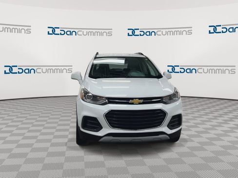 Used 2017 Chevrolet Trax LT w/ LT Convenience Package AWD/4WD image 3