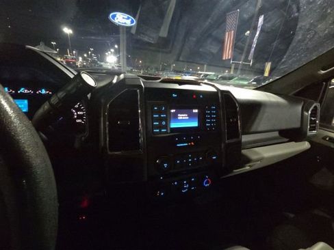 Used 2016 Ford F150 XLT image 32