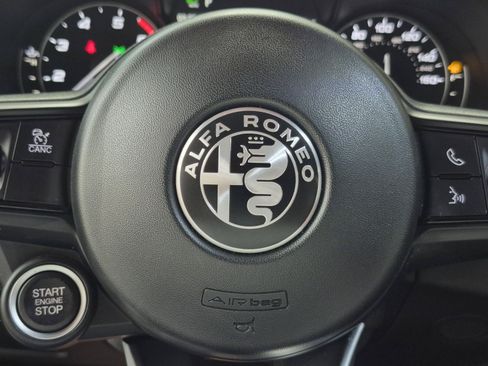 Used 2023 Alfa Romeo Giulia Veloce RWD image 46