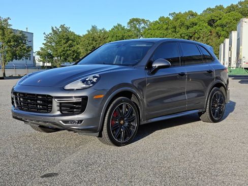 Used 2017 Porsche Cayenne Turbo AWD/4WD image 4