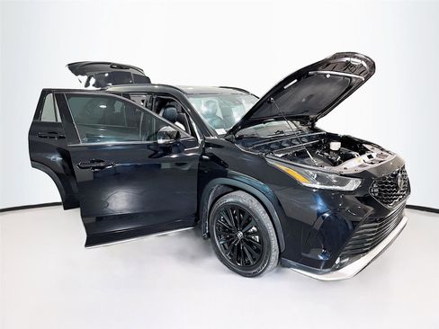 Used 2024 Toyota Highlander XSE FWD image 39