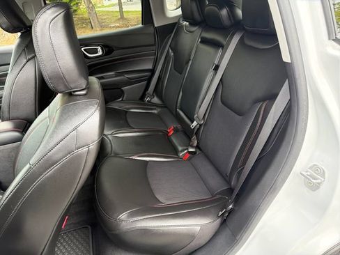 Used 2022 Jeep Compass Trailhawk w/ Trailhawk Convenience Group AWD/4WD image 21
