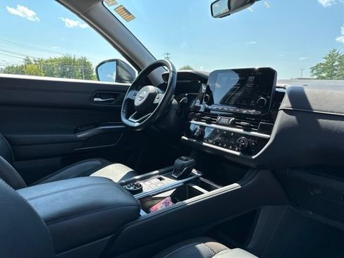 Used 2023 Nissan Pathfinder SL AWD/4WD image 31