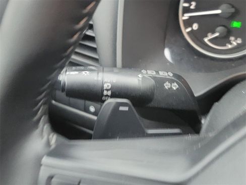 Certified 2025 Nissan Rogue SV image 25