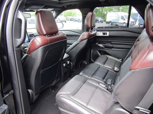 Used 2020 Ford Explorer Platinum w/ Premium Technology Package AWD/4WD image 33