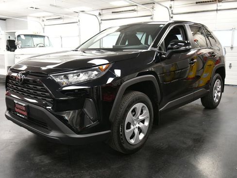 Certified 2022 Toyota RAV4 LE image 3