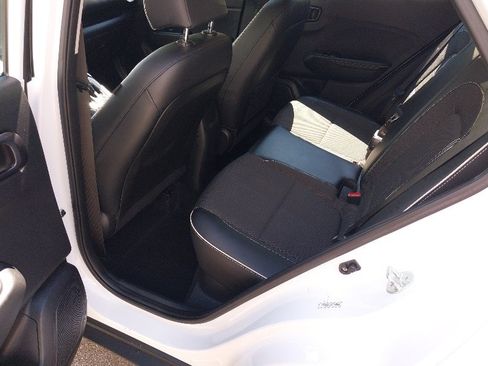 Used 2023 Hyundai Venue Limited FWD image 14