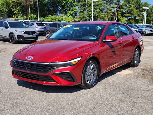 Certified 2024 Hyundai Elantra SEL FWD image 2