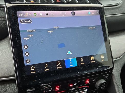 Used 2023 Jeep Grand Cherokee Limited w/ Black Appearance Package image 16