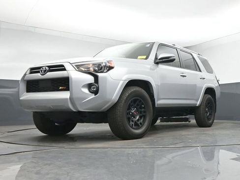 Used 2021 Toyota 4Runner SR5 Premium w/ Moonroof Package AWD/4WD image 13