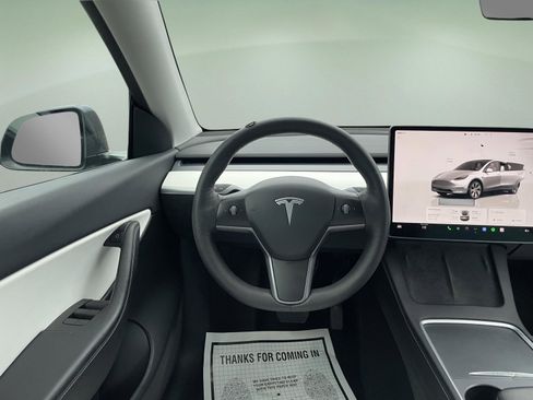 Used 2022 Tesla Model Y Long Range image 19