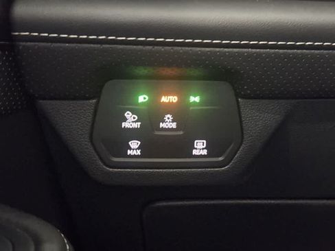 Used 2025 Volkswagen Atlas SE FWD image 16