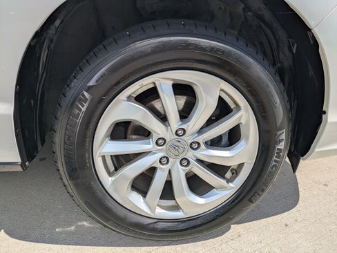 Used 2017 Acura RDX w/ AcuraWatch Plus Package FWD image 9