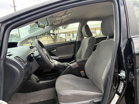 Used 2014 Toyota Prius Two FWD image 11