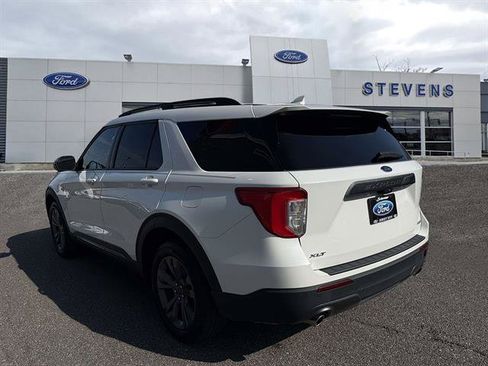 Certified 2023 Ford Explorer XLT w/ Equipment Group 202A AWD/4WD image 3