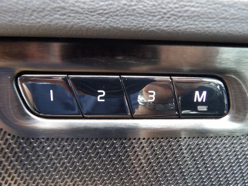 Certified 2025 Volvo XC90 B6 Plus image 10