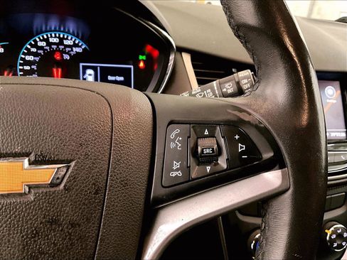 Used 2020 Chevrolet Trax LT w/ LT Convenience Package AWD/4WD image 18
