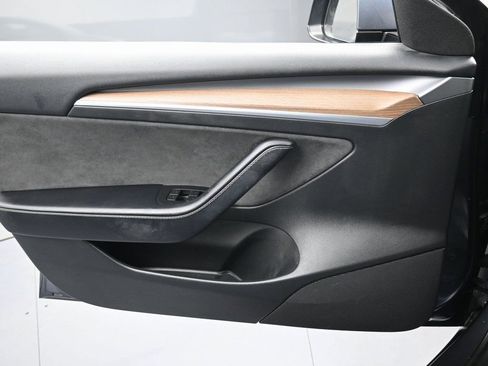 Used 2023 Tesla Model 3 Standard Range image 24