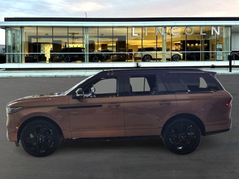 New 2026 Lincoln Navigator Black Label AWD/4WD image 3