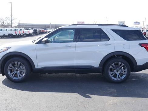 New 2026 Ford Explorer Active w/ Active Comfort Package image 10