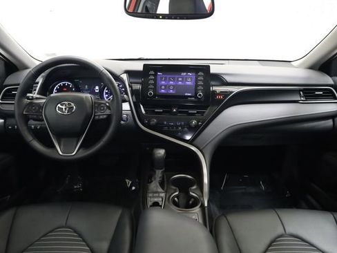 Used 2022 Toyota Camry SE w/ Cold Weather Package image 16