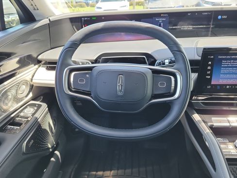 Used 2025 Lincoln Nautilus Reserve AWD/4WD image 16