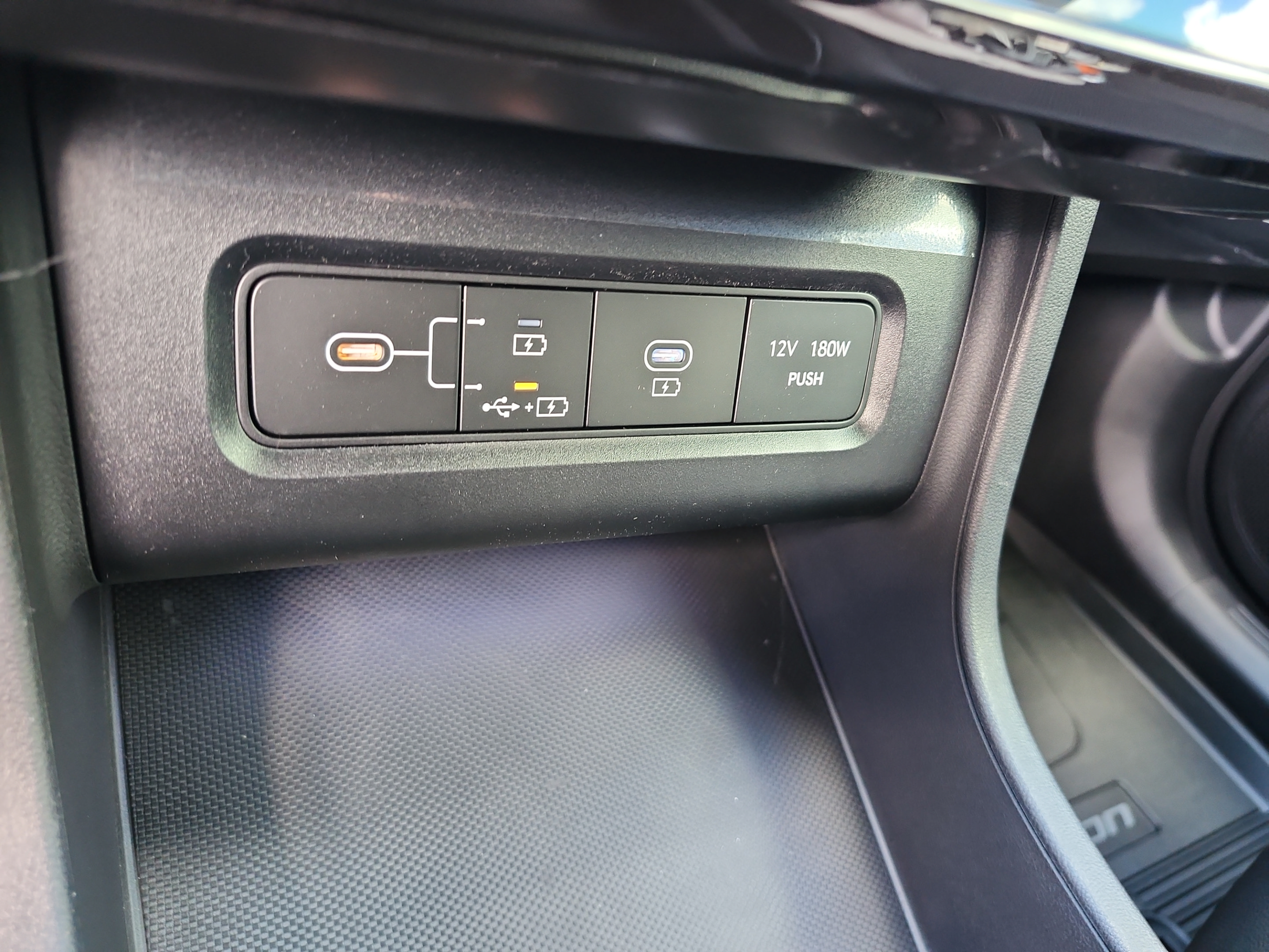 New 2026 Hyundai Tucson Limited AWD/4WD image 32
