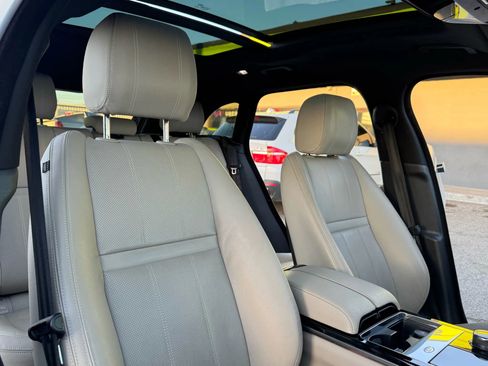 Used 2018 Land Rover Range Rover Velar R-Dynamic SE image 19