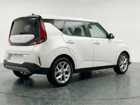 Used 2025 Kia Soul LX w/ LX Technology Package FWD image 9