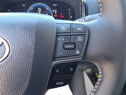 Used 2026 Toyota Camry SE image 30