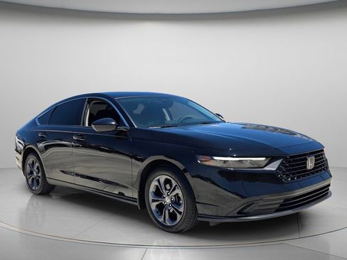 Used 2023 Honda Accord EX image 9