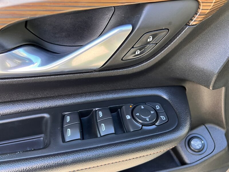 Used 2018 GMC Terrain SLE w/ Infotainment Package I AWD/4WD image 26