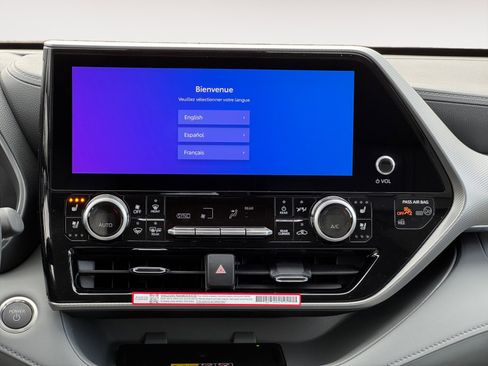 New 2026 Toyota Highlander Platinum AWD/4WD image 13