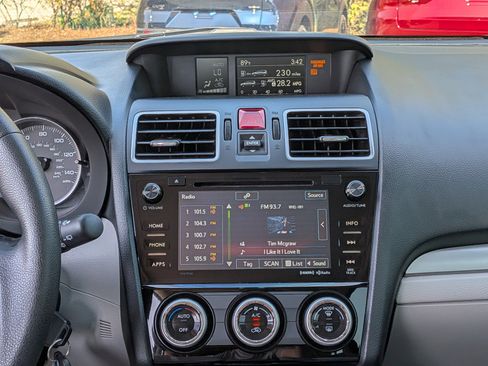 Used 2018 Subaru Forester 2.5i Premium w/ All-Weather Package image 18